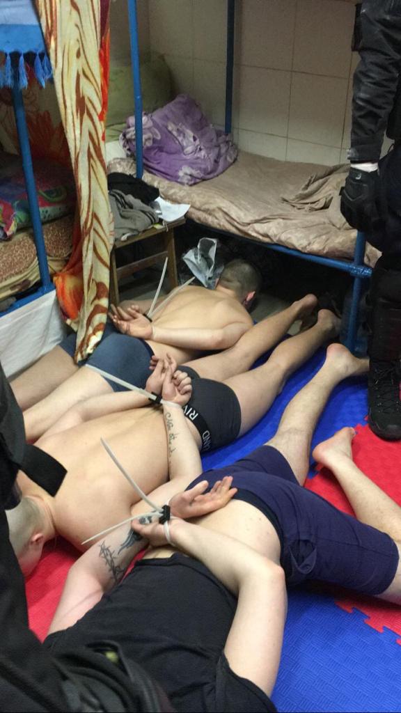 Повідомлено про підозру членам угрупування, які займались вимаганням грошей з затриманих
