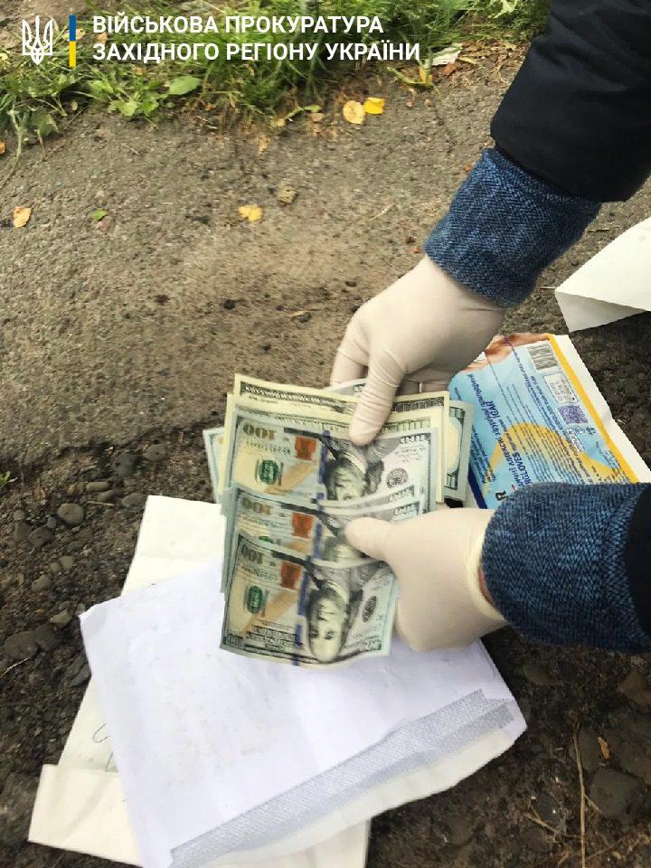 За одержання хабара офіцер відповідатиме в суді