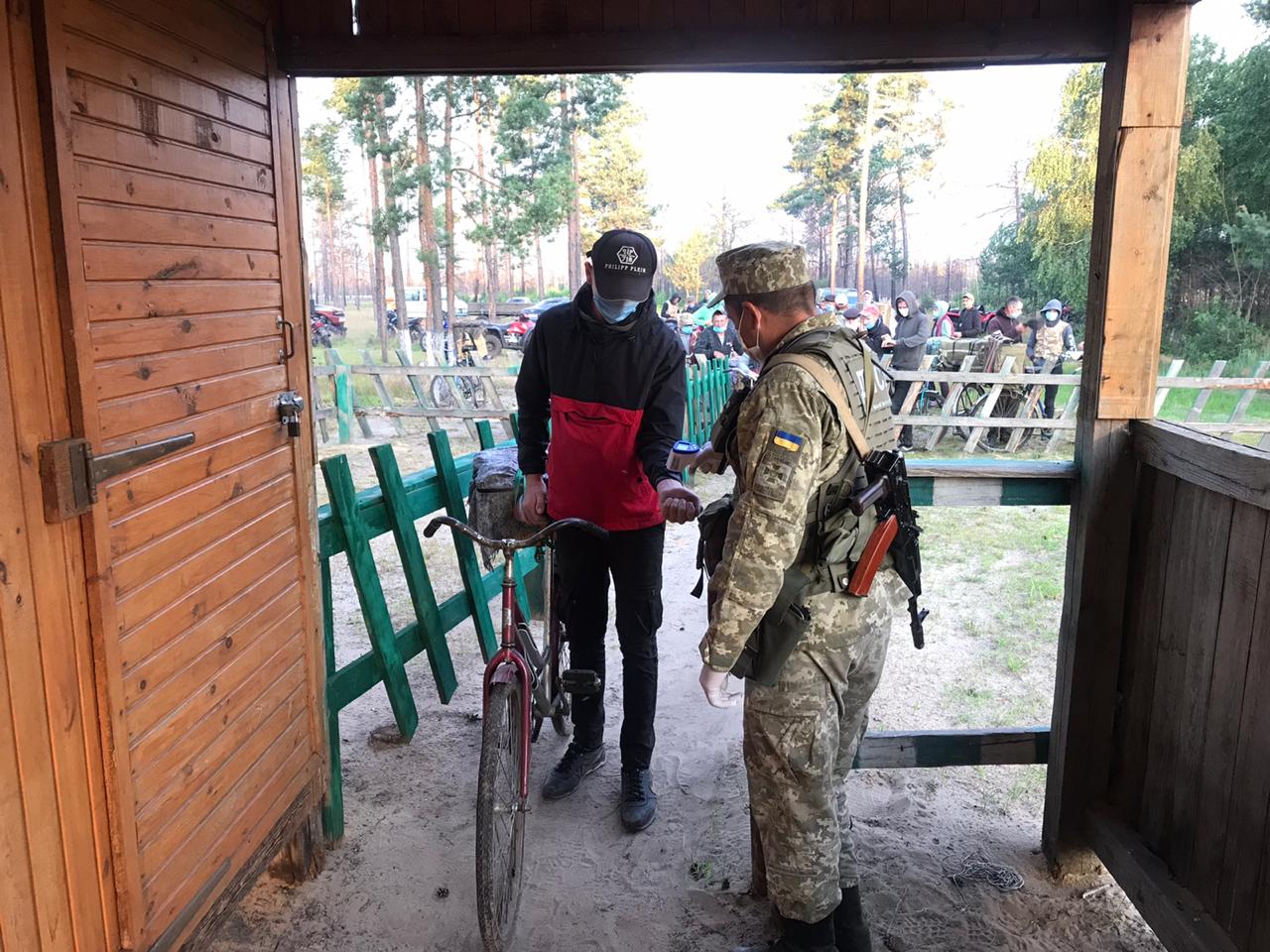На українсько-білоруському кордоні тимчасово призупиняється сезонний пропуск жителів прикордоння