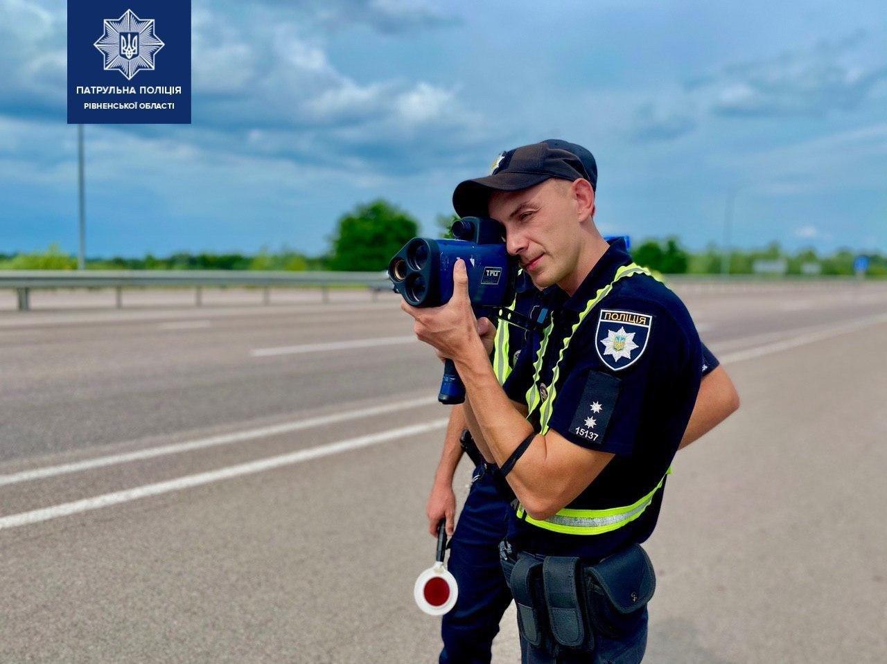 Більше 3000 протоколів склали лише за липень патрульні Рівненщини за перевищення швидкості