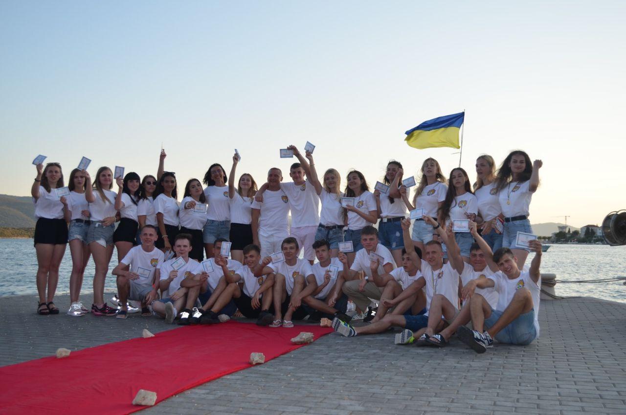 Випускний на Адріатичному узбережжі: замість банкету учні рівненської ЗОШ №13 поїхали на море