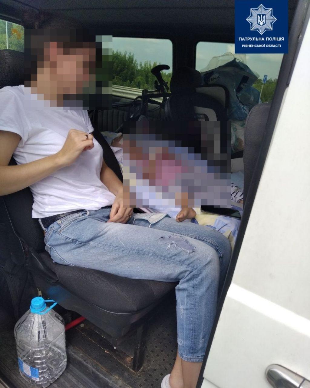 Рівненські поліцейські рятують життя і допомагають народжувати