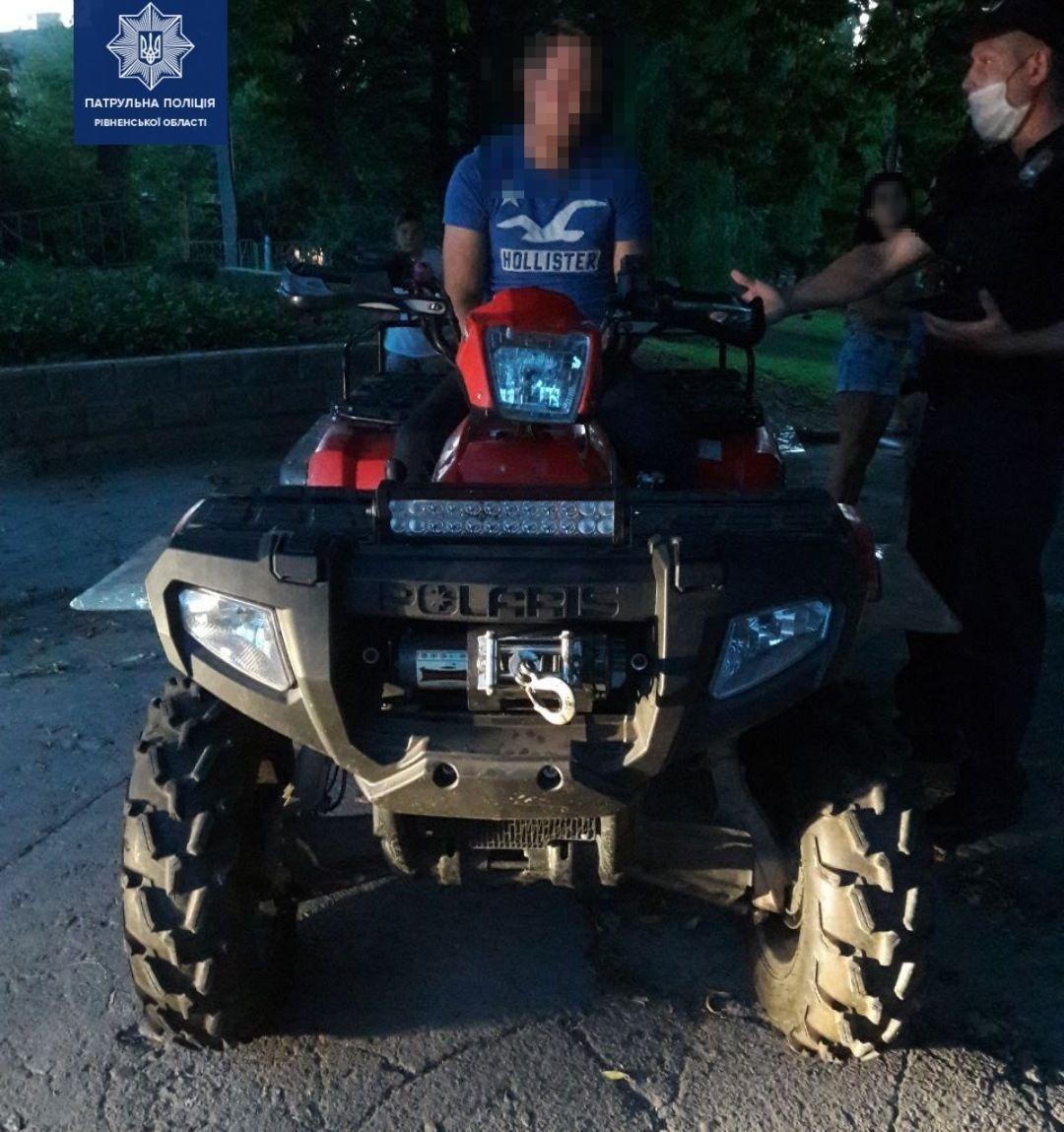 Чоловік без документів та на підпитку керував квадрациклом в Рівному