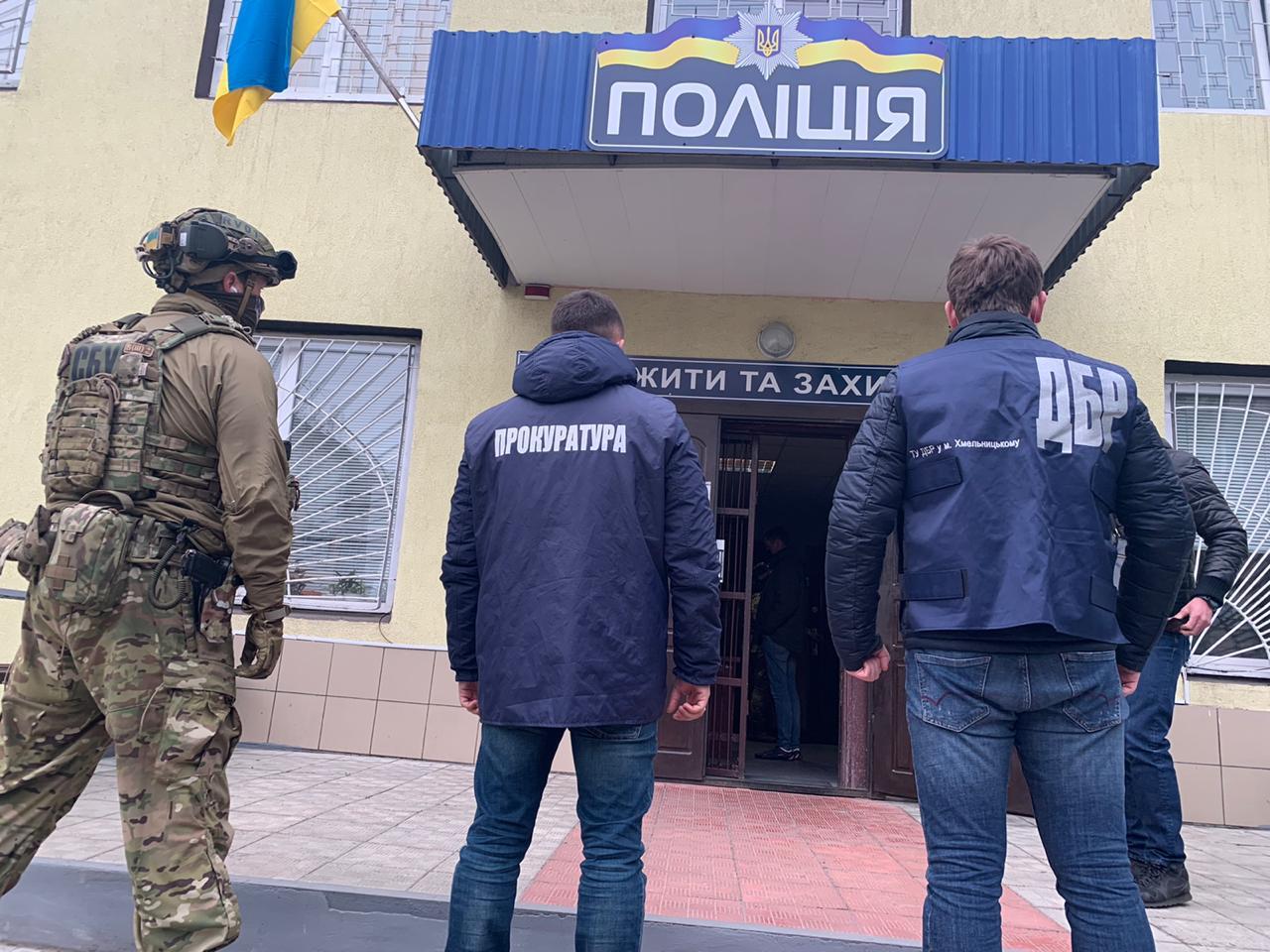 На Рівненщині за «кришування» незаконного видобутку бурштину судитимуть поліцейського