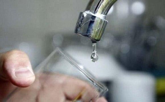 В Рівному через пошкодження водопроводу нема води на декількох вулицях