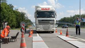 Україна планує найближчим часом закупити до 80 автоматичних комплексів вагового контролю на дорогах, – Зеленський.