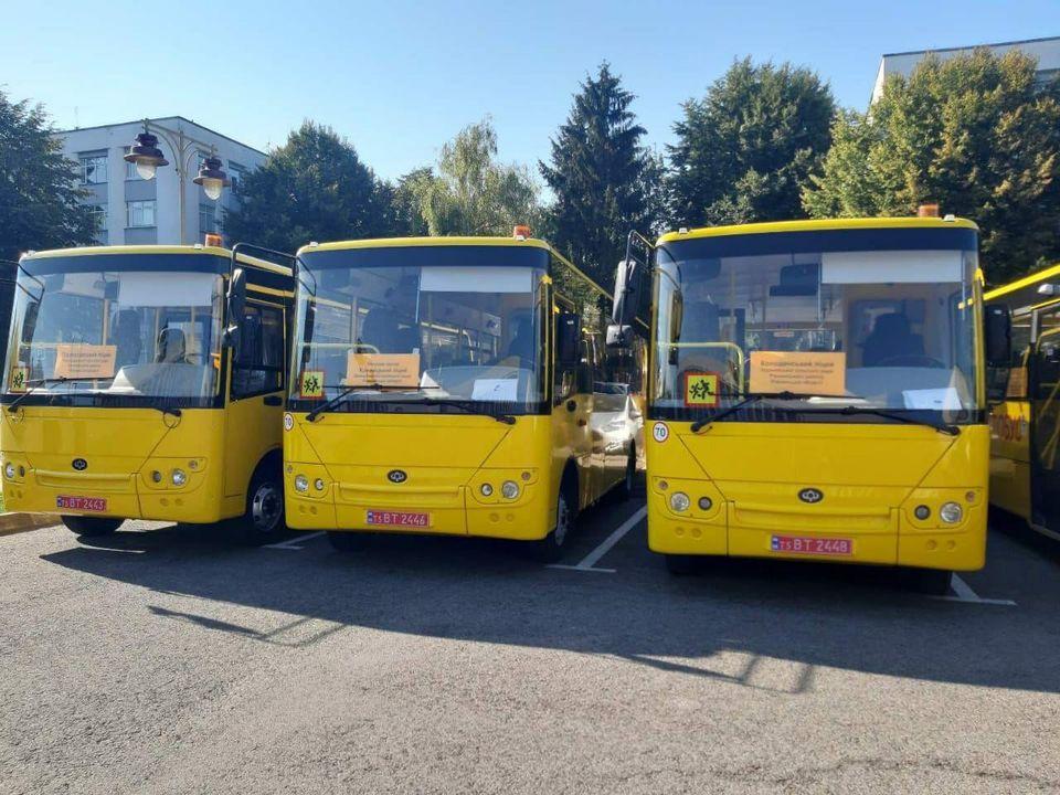 Нові шкільні автобуси отримали села Рівненщини (ФОТО)
