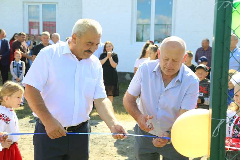 На Рокитнівщині, днями урочисто відкрили два спортивні майданчики