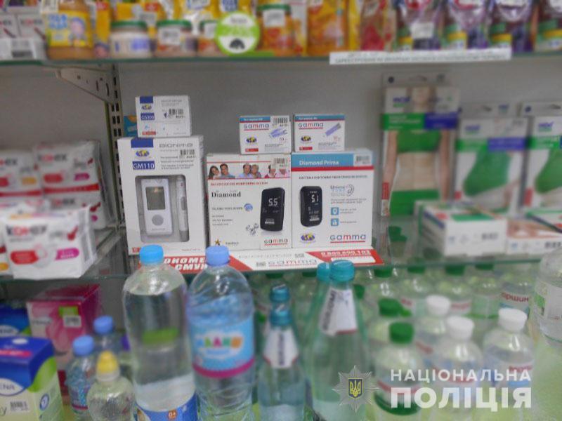 Рівненські оперативники швидко викрили та затримали чоловіка за пограбування аптеки