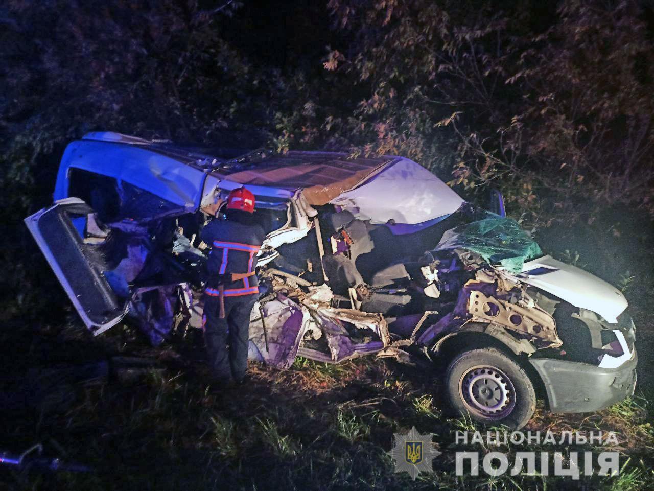 ДТП на трасі «Київ-Чоп»: пасажир маршрутки загинув, троє осіб травмовані (ФОТО)