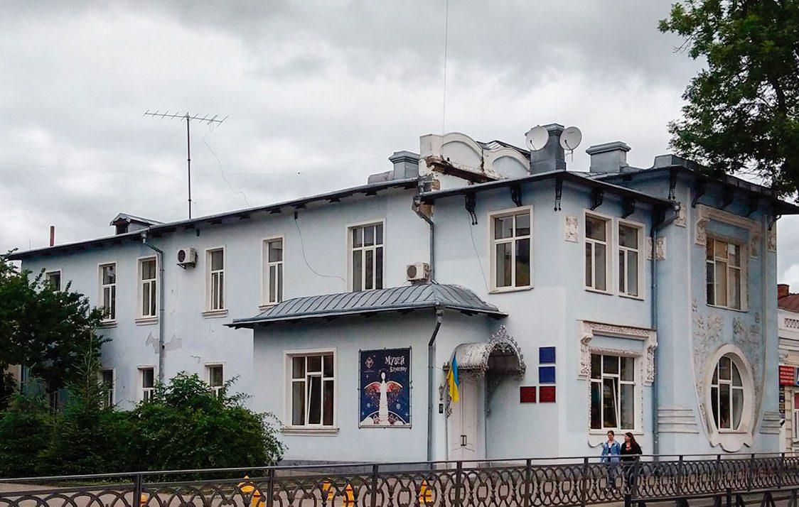 Бібліотека на Лебединці кличе рівнян у подорож Бібліотека на Лебединці кличе рівнян у подорож