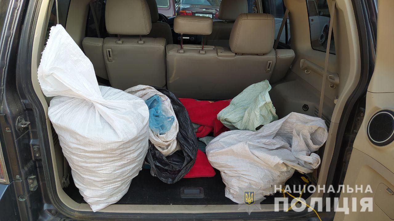 У Володимирецькому районі поліцейські вилучили 45 кілограмів бурштину