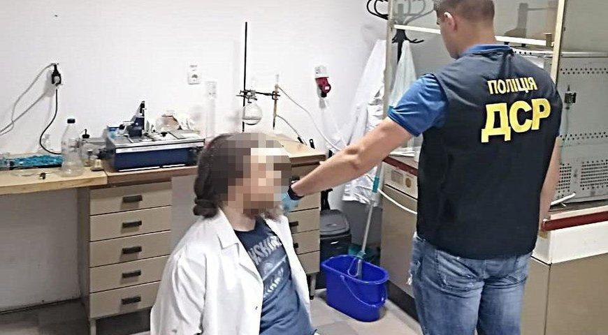 Виготовлення наркотиків в лабораторії університету не є підставою для звільнення
