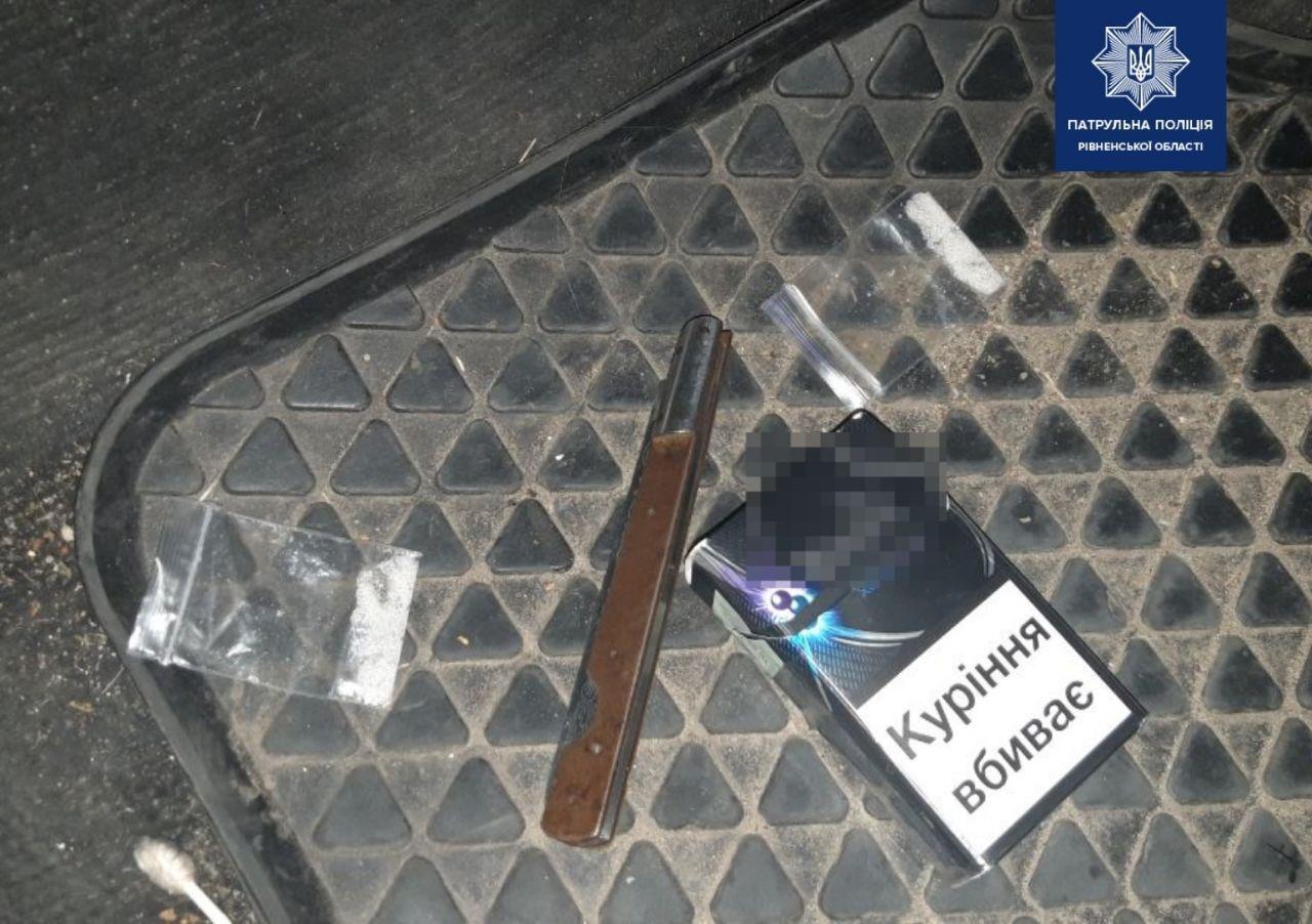 За добу патрульні у трьох рівнян виявили наркотики