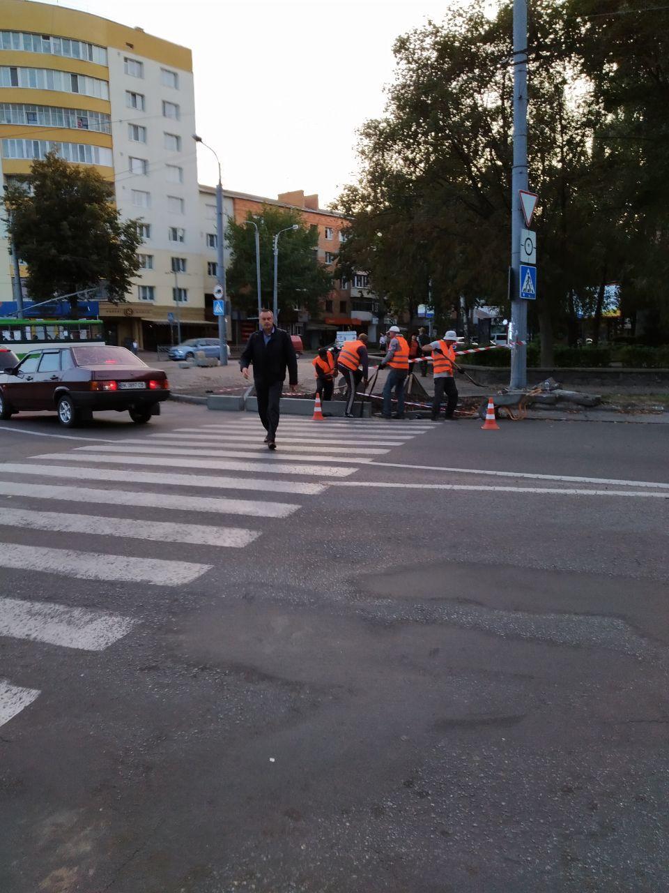 У Рівному освітлюють і спрощують пішохідні переходи. Які саме? (Відео)