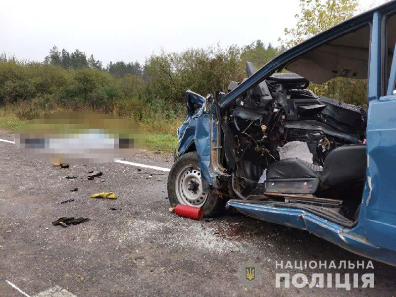 У Рівненському районі в ДТП загинули дві людини (ФОТО)