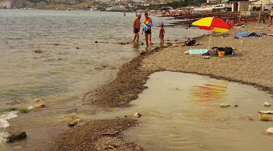 В окупаційному Криму море перетворили на каналізаційні стоки – ситуація катастрофічна