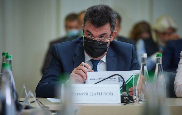 Через скандальне рішення КС доведеться закрити 110 справ.