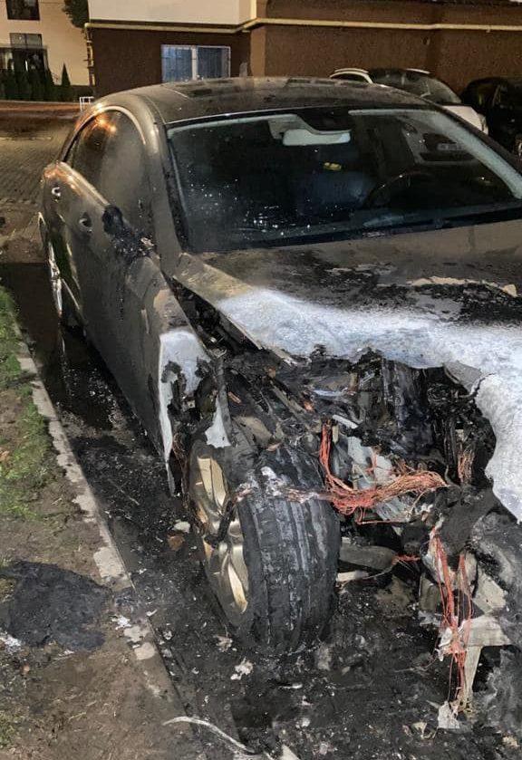 Директору Рівнеоблводоканалу вночі спалили авто (фото)
