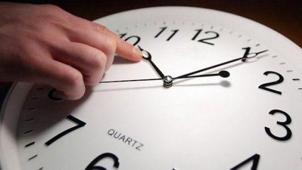 В Україні на літній час можуть вже не переводити годинник