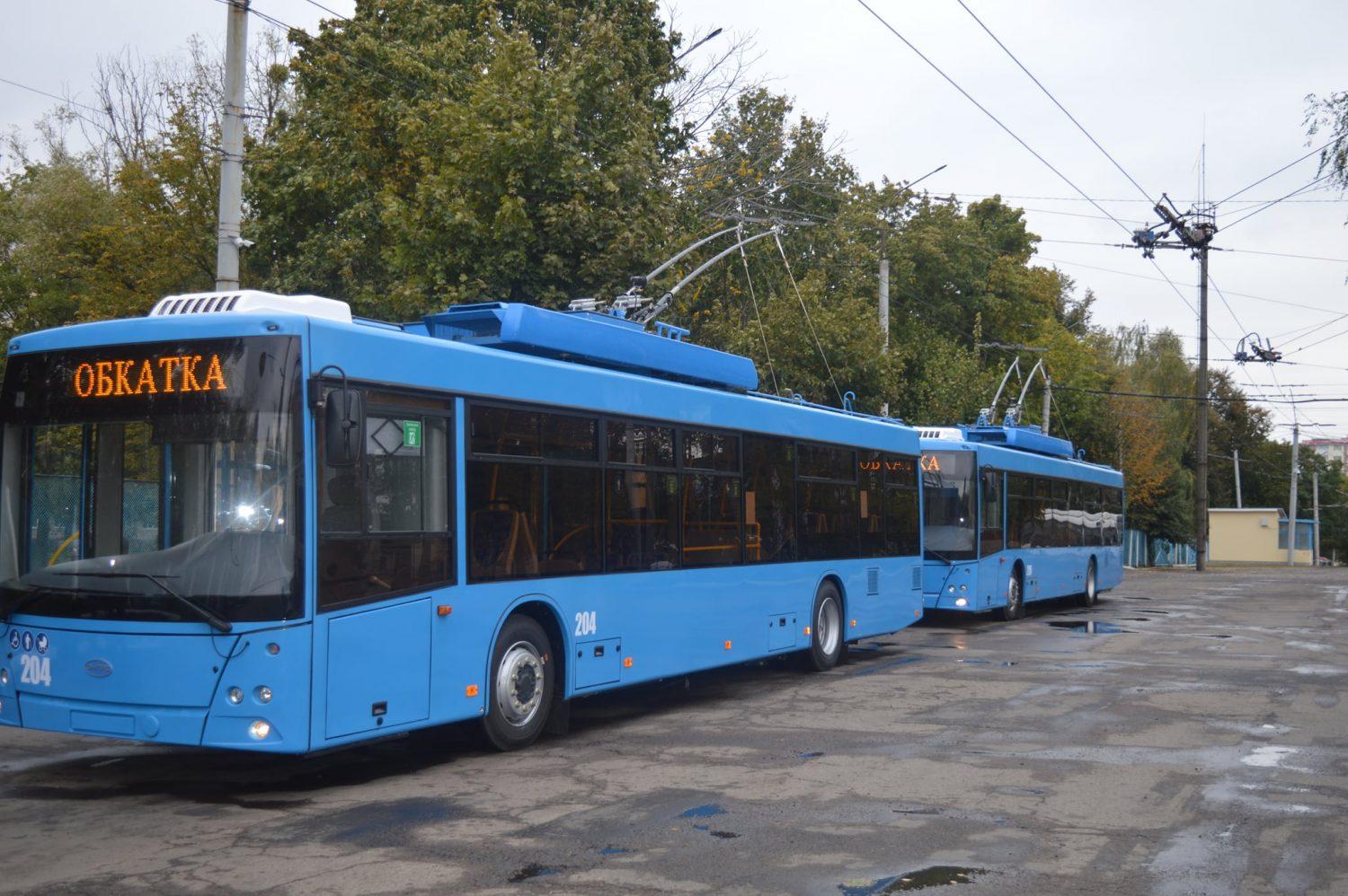 До Рівного привезли нові тролейбуси та спецтехніку для комунальників