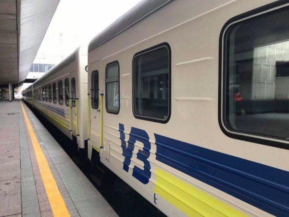 В Укрзалізниці розповіли, чи можуть зняти пасажира з потяга за відсутність маски