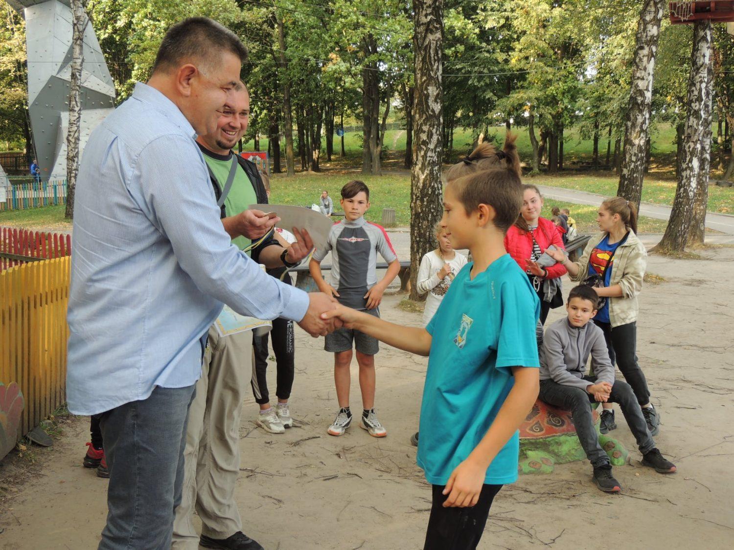 У рамках днів сталої енергії в Рівному змагалися юні любителі альпінізму