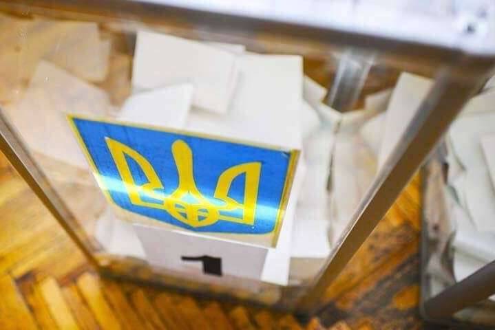 На Рівненщині виборець порвав бюлетені