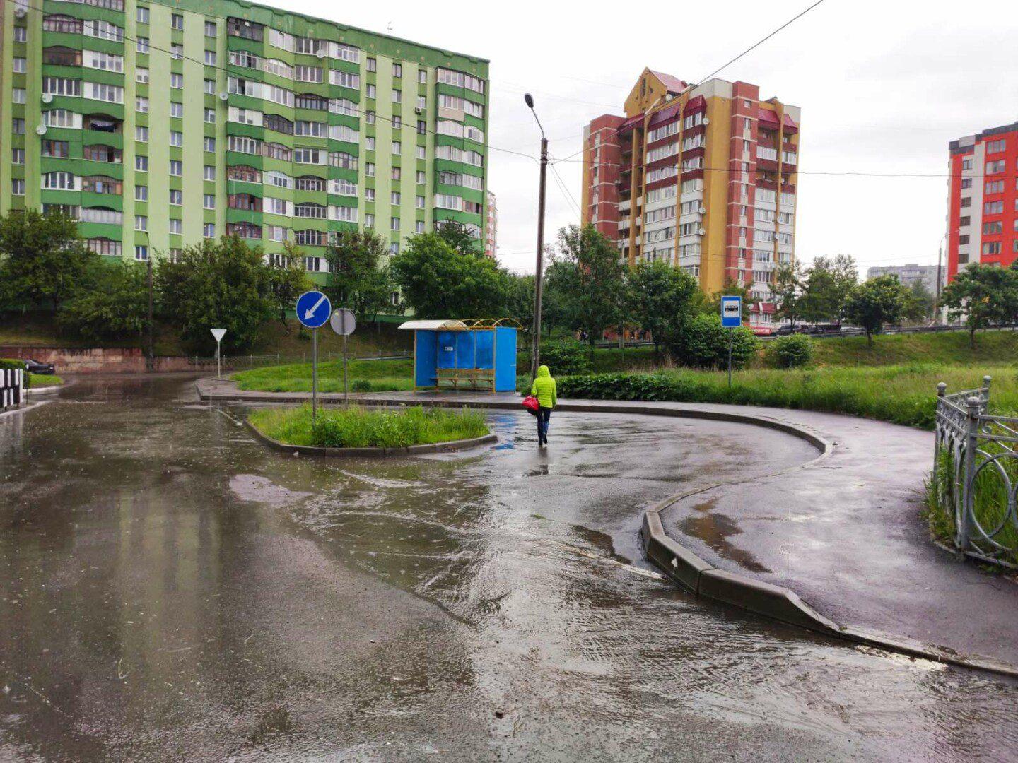 Мешканці сподіваються, що на кінцевій 41 маршрутки буде встановлена сучасна зупинка, з освітленням