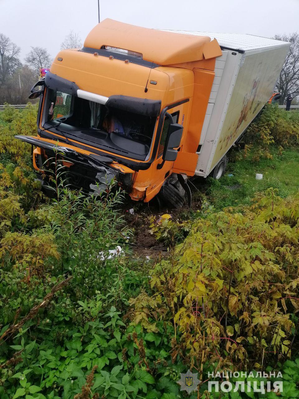 Двоє людей загинули у ДТП у Радивилівському районі