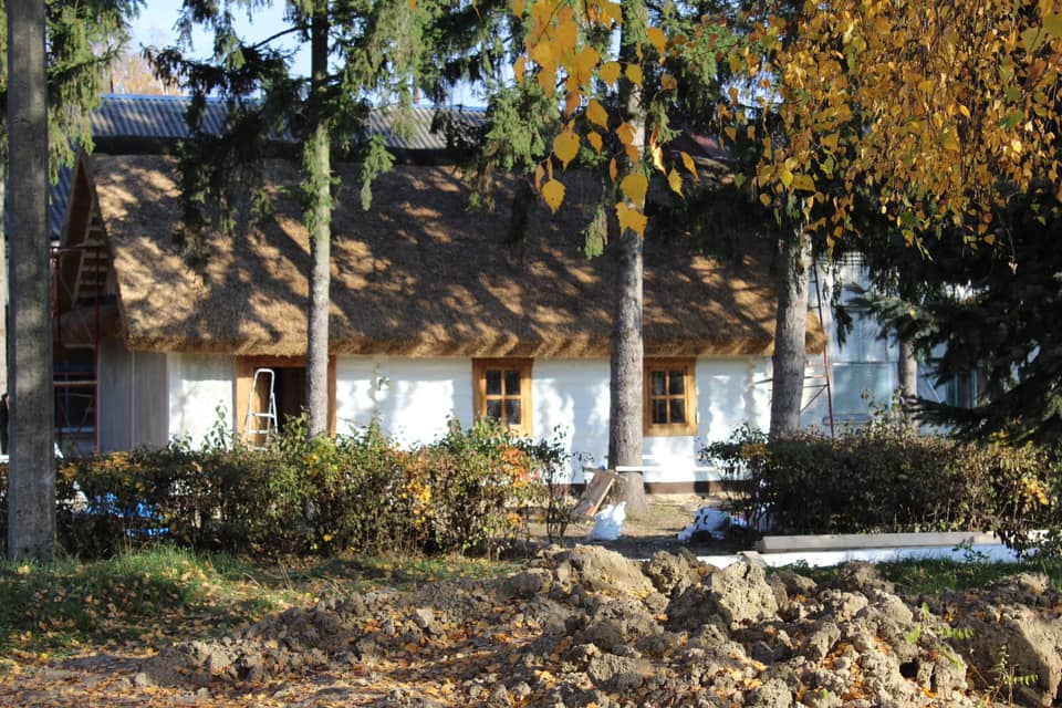 200-літню хату з Рівного відбудували: квітка