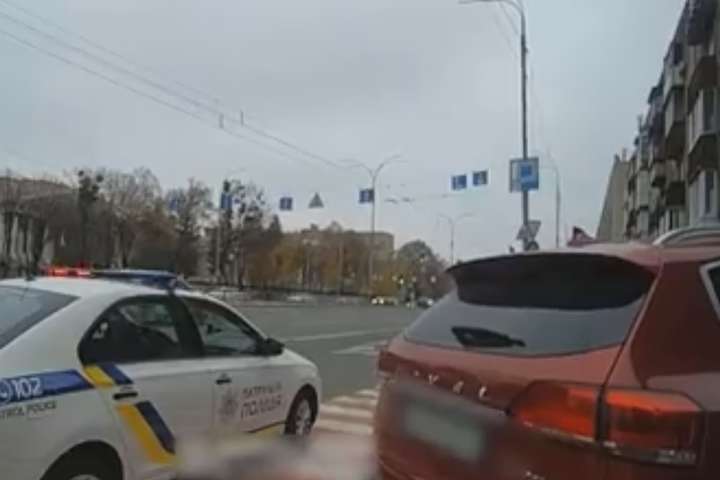 Жінка народила немовля в автомобілі в центрі столиці