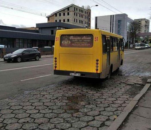 У Рівному водій маршрутки №51 мало не травмував пенсіонера