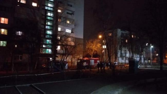 У Рівному з вікна багатоповерхівки вистрибнув чоловік