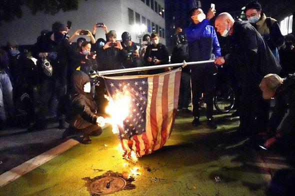 У США на тлі підрахунку голосів відбуваються численні протести У США на тлі підрахунку голосів відбуваються численні протести