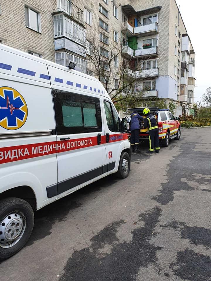 Дубенські рятувальники в замкненій квартирі виявили небіжчика