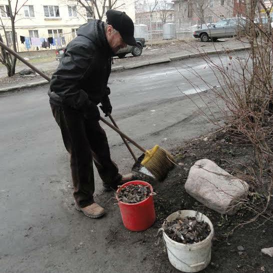 Рівнянку образили дії двірника