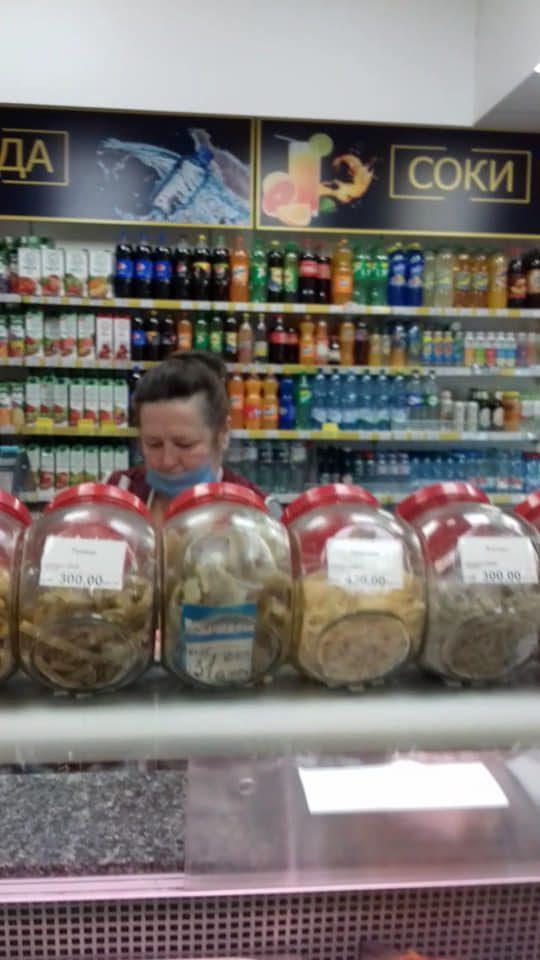 Рівнянку обурили продавці магазину з маскою на бороді