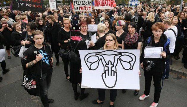 Польща відклала посилення закону про заборону абортів через масові протести