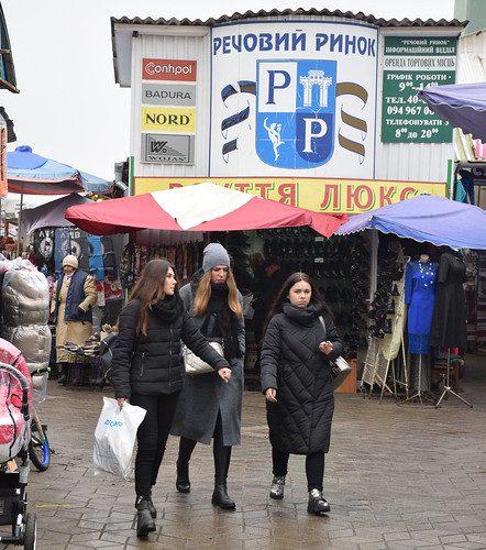 Торгівля поза межами ринку у Рівному під забороною