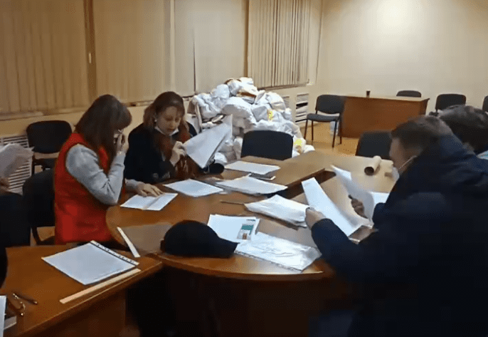 Рівненська міська ТВК продовжила засідання
