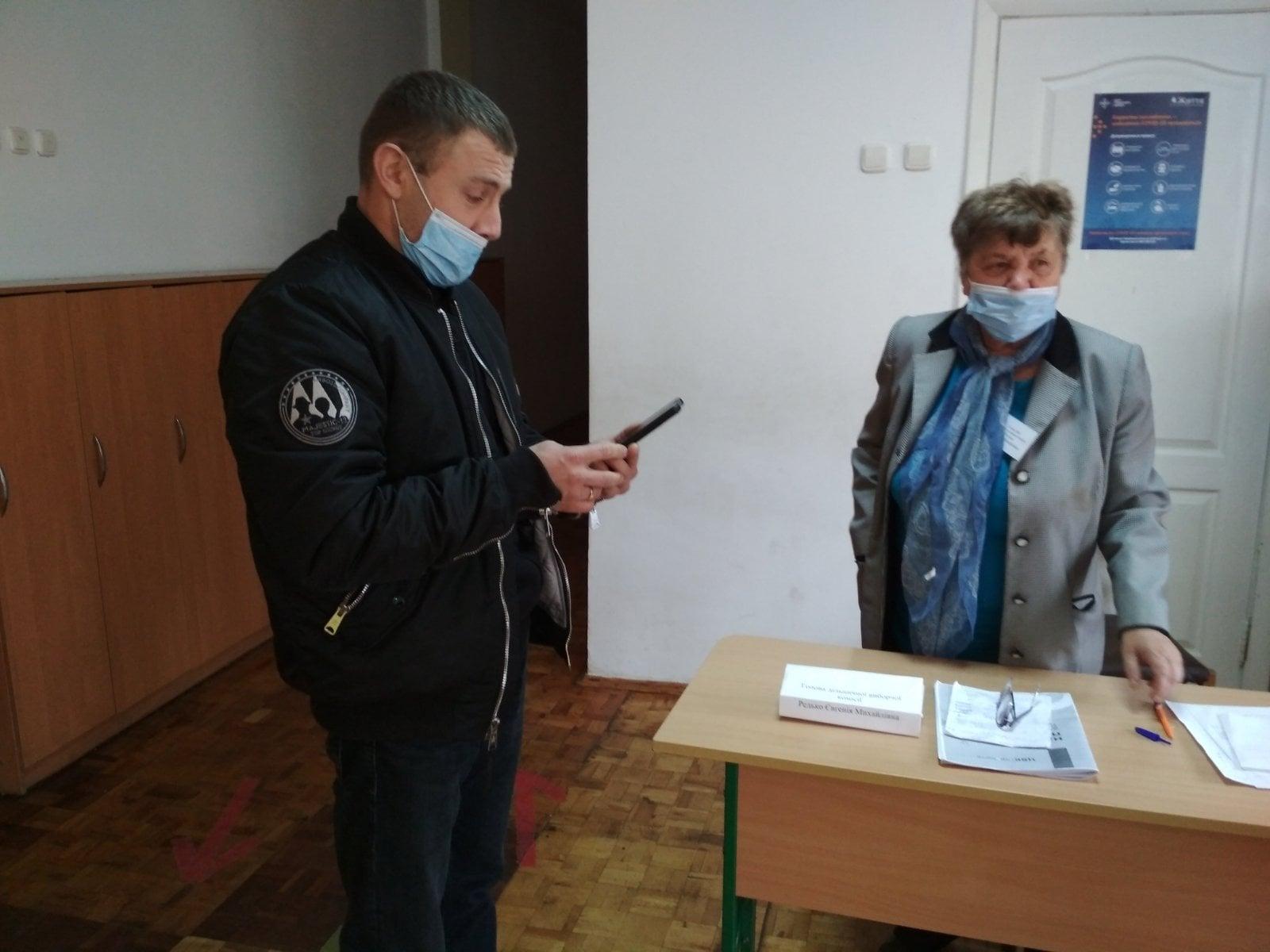 Рівнянин не зміг отримати бюлетень на виборчий дільниці