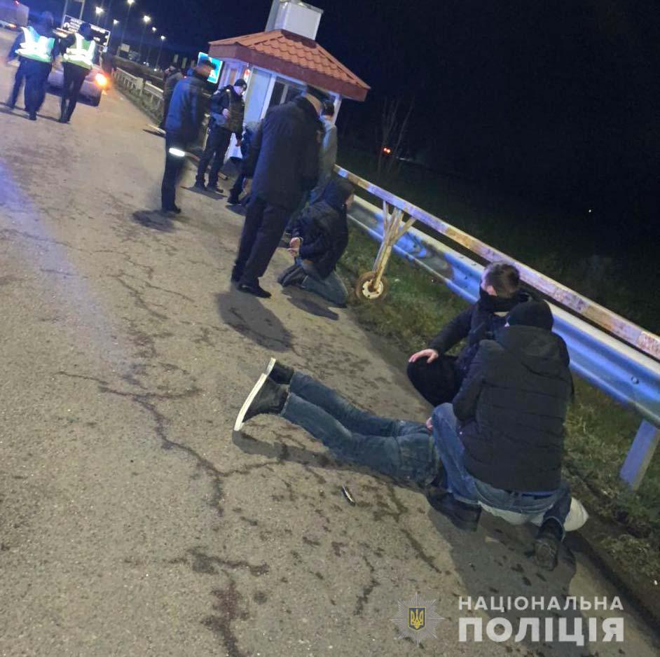 На Рівненщині поліцейські затримали групу «квартирників»