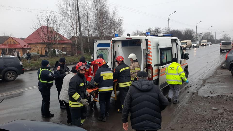 ДТП у Рівному на Полуничній: є травмовані