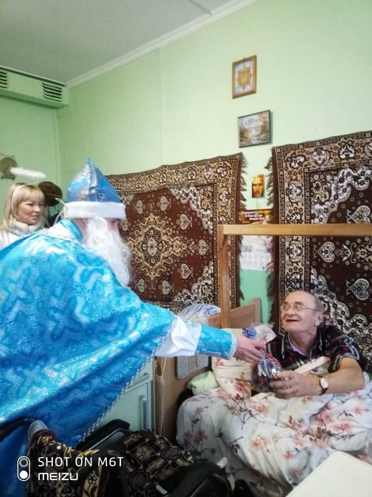 На Здолбунівщині до геріатричного пансіонату завітав Миколай