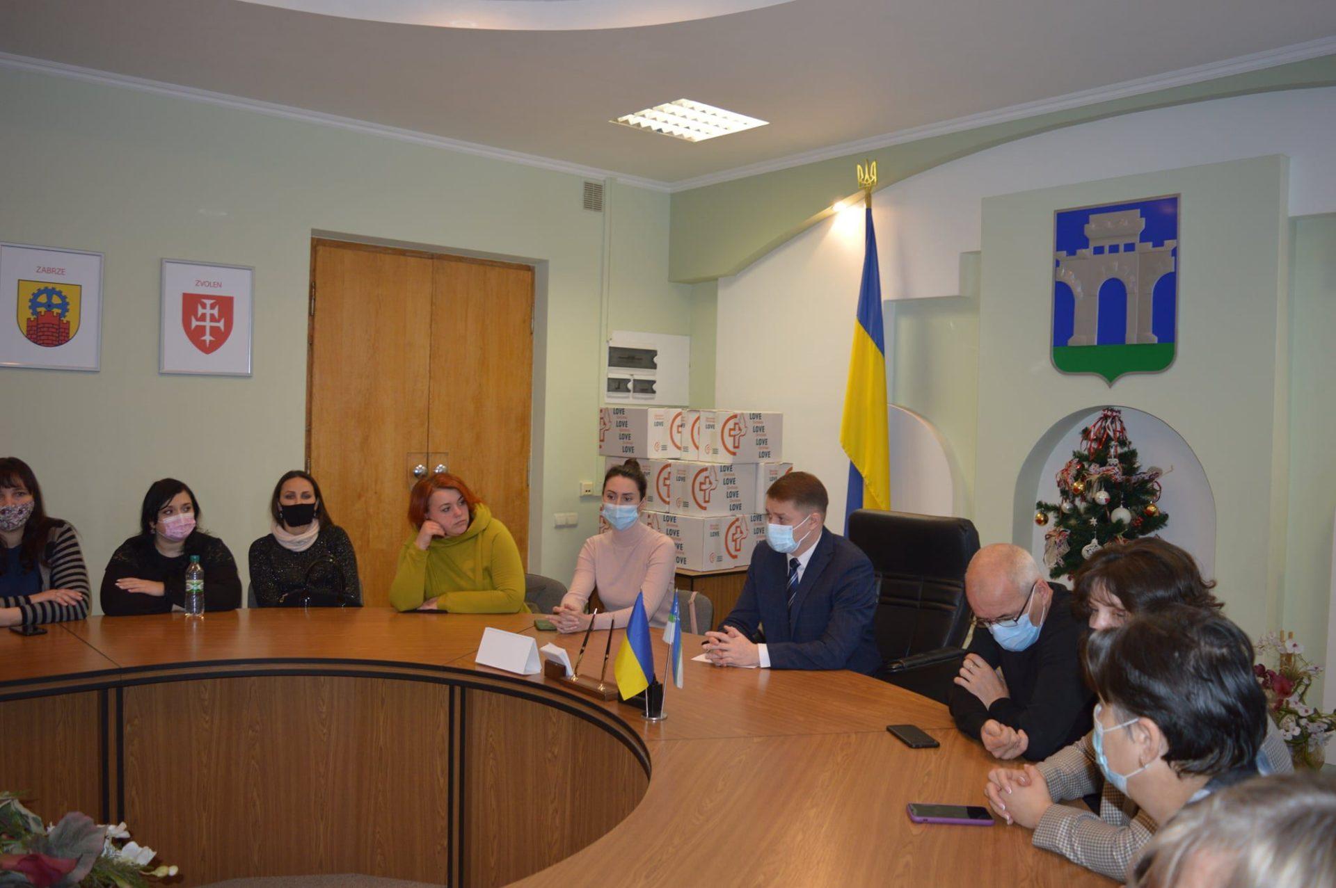 Міський голова Рівного зустрівся з родинами загиблих воїнів АТО/ООС, Героїв Небесної Сотні