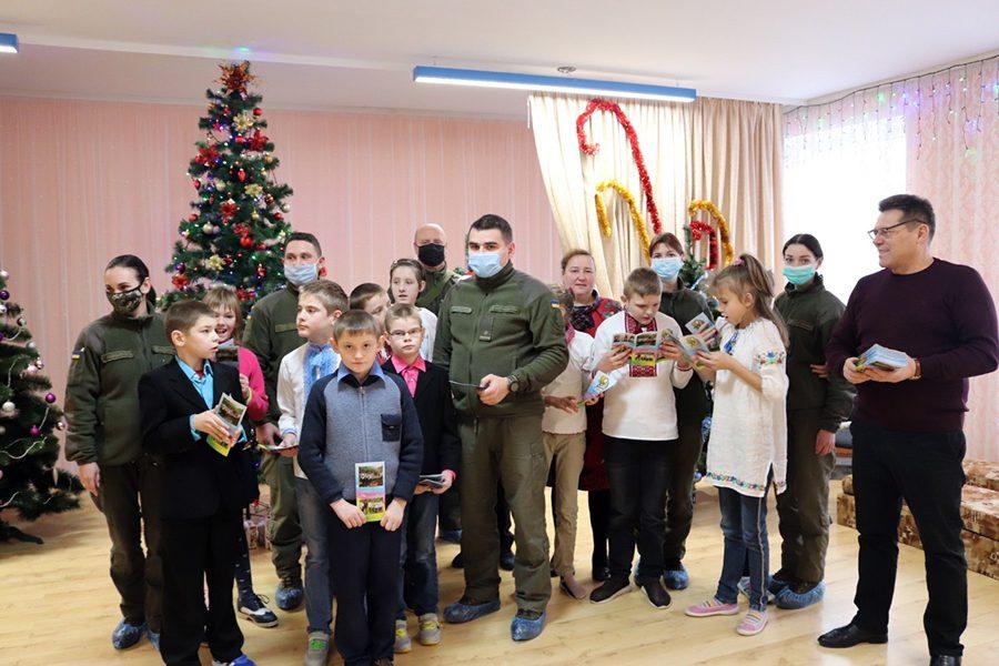 Військові передали необхідні побутові речі для вихованців Ясиницького навчально-реабілітаційного центру Військові передали необхідні побутові речі для вихованців Ясиницького навчально-реабілітаційного центру