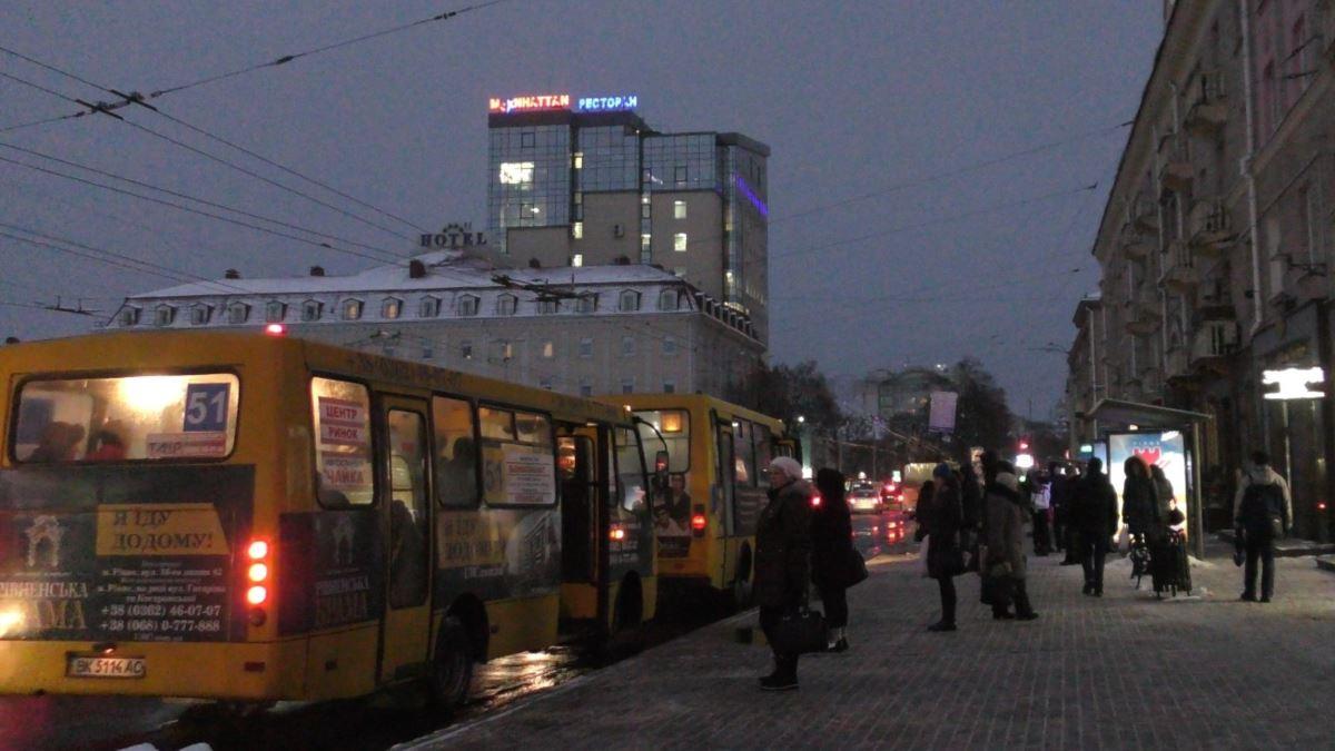У Рівному продовжили час роботи громадського транспорту