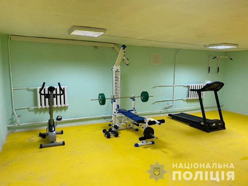 Рівненські поліцейські облаштували собі спортзал