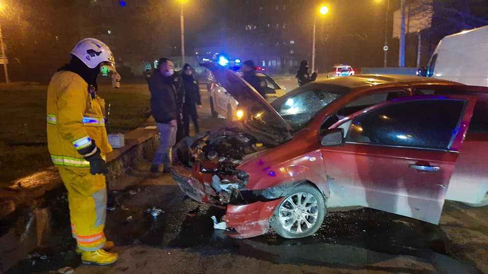 ДТП у Рівному на Льонокомбінатівській: дружина водія в лікарні